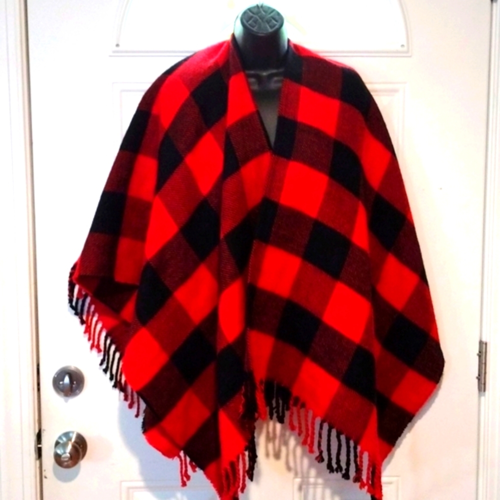 NWOT Abercrombie and Fitch Plaid Poncho/Showl